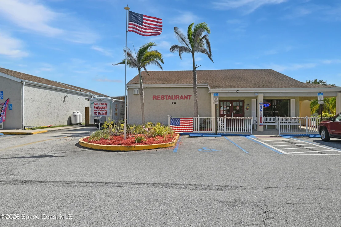 Photo of 451 E Egret Circle