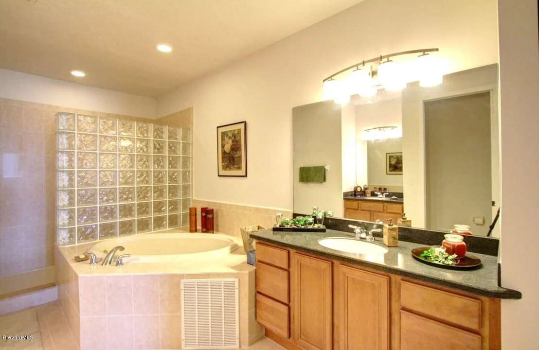 Photo of Unit 105 at 6005 Highway 1