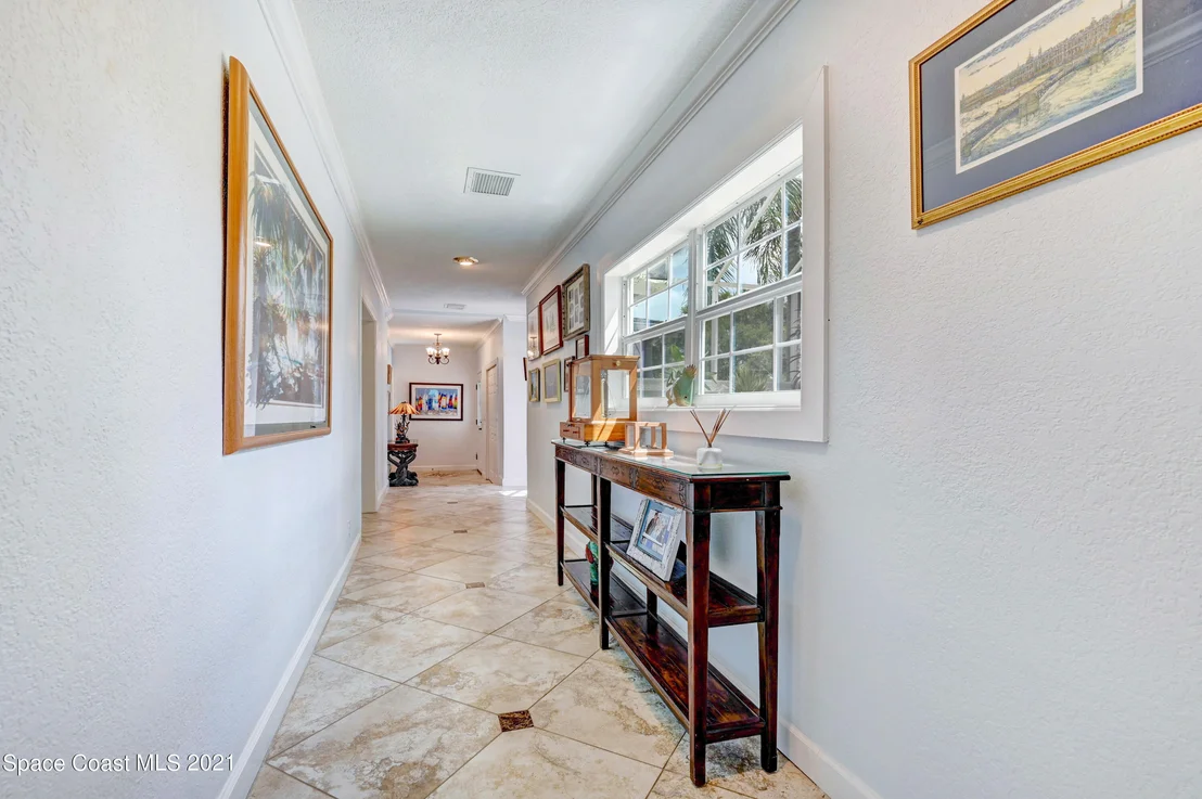 Photo of 600 N Riverside Drive