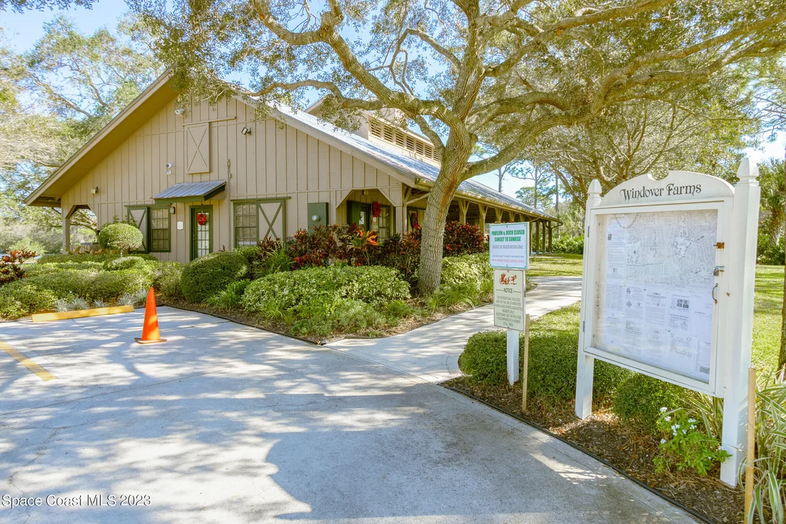 Photo of 4363 Long Lake Road