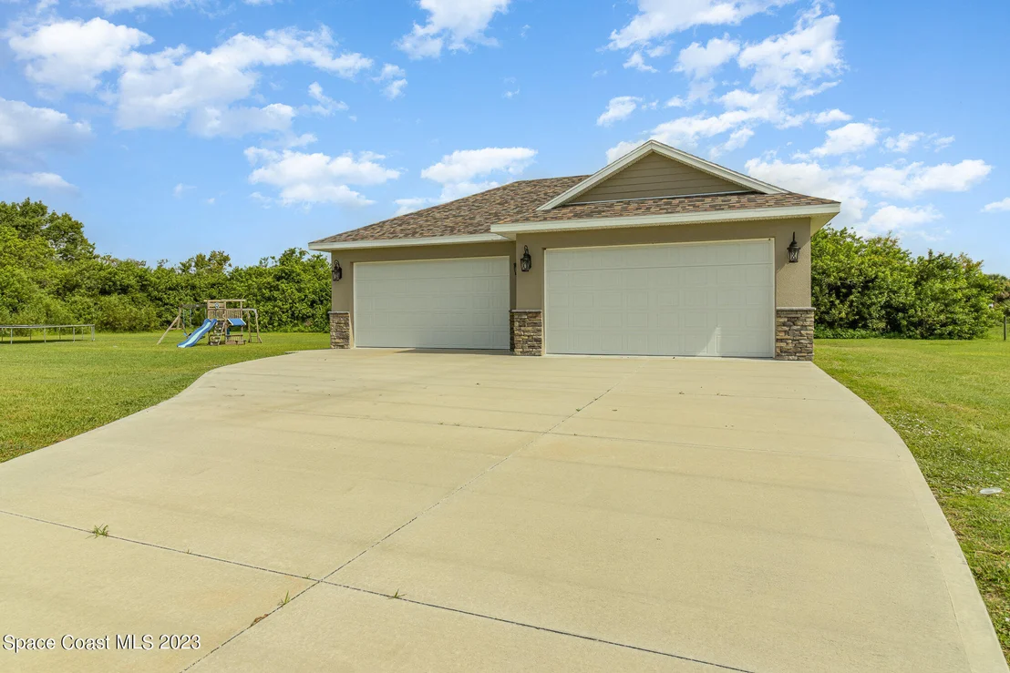 Photo of 3290 Aurantia Road