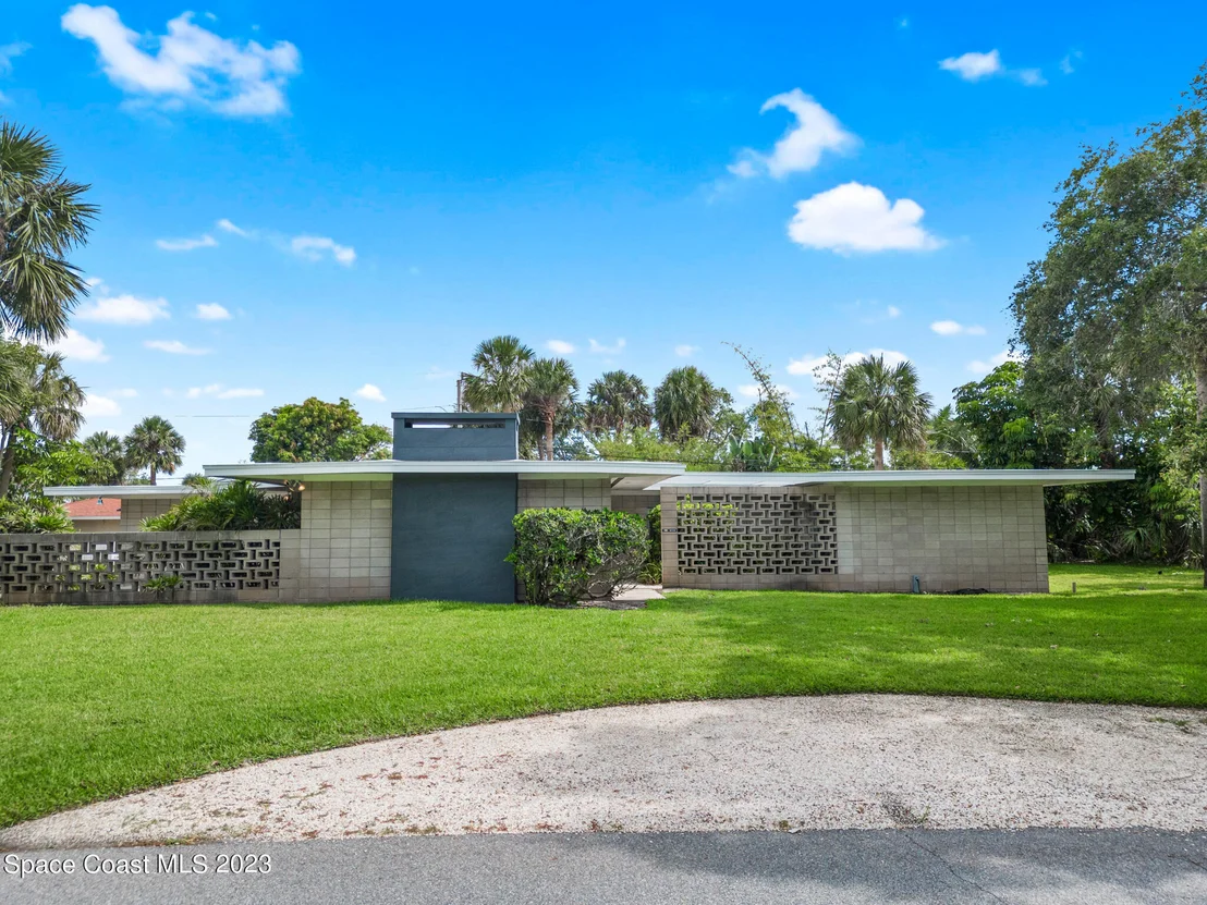 Photo of 598 Seabreeze Drive