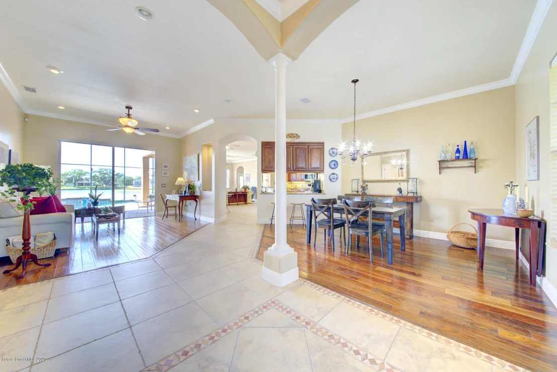 Photo of 2084 Botanica Circle
