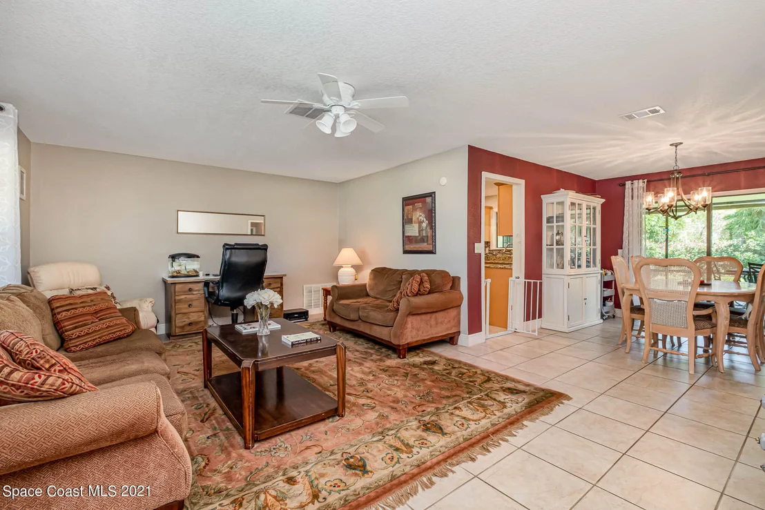 Photo of 712 Turnberry Drive