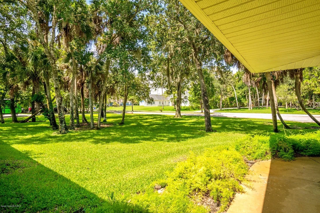 Photo of 1808 Live Oak Drive N