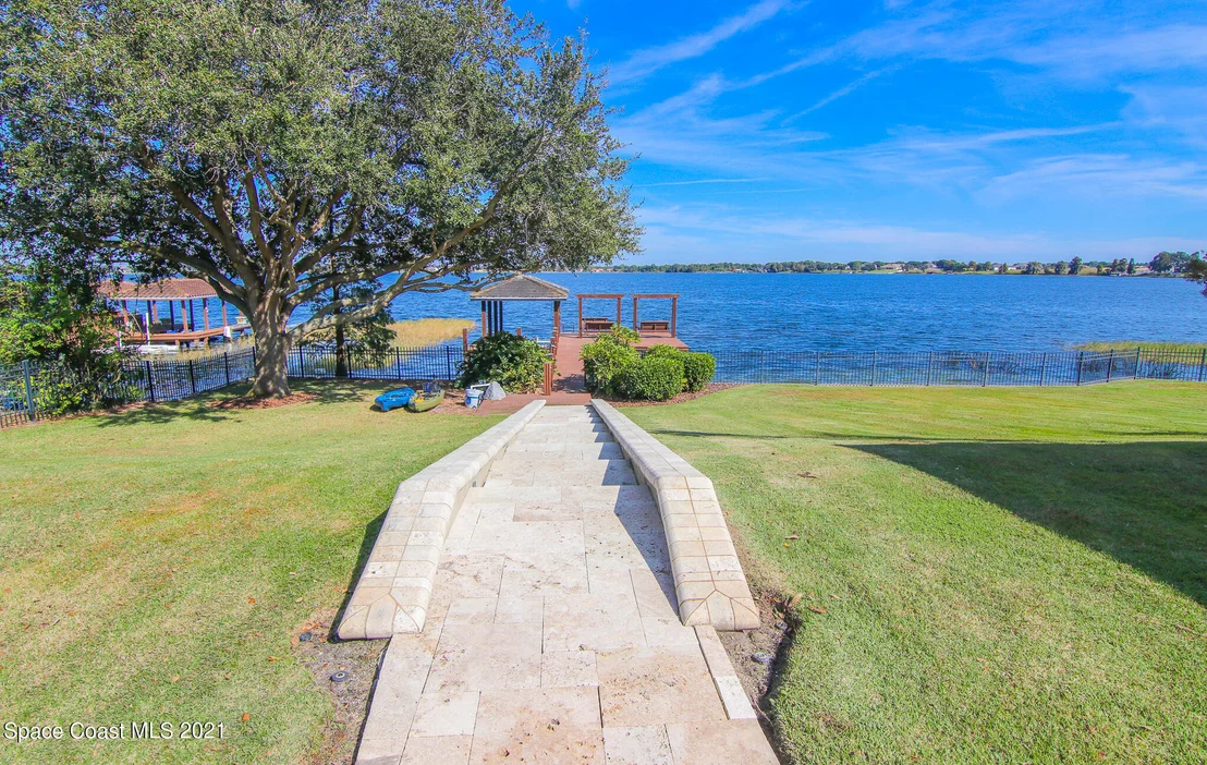 Photo of 228 Mclean Point