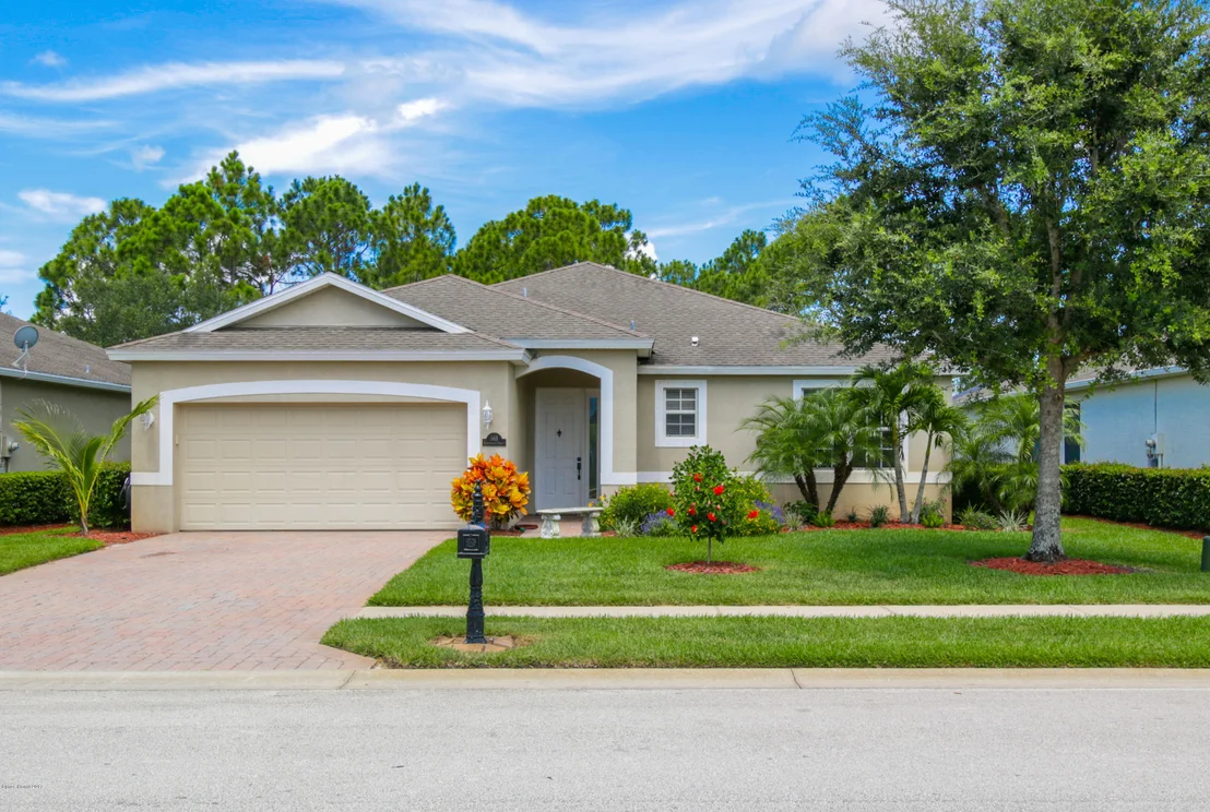 Photo of 565 Gardendale Circle SE