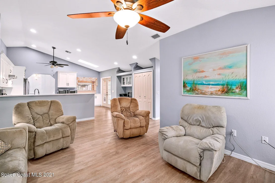 Photo of 1214 Walnut Grove Way