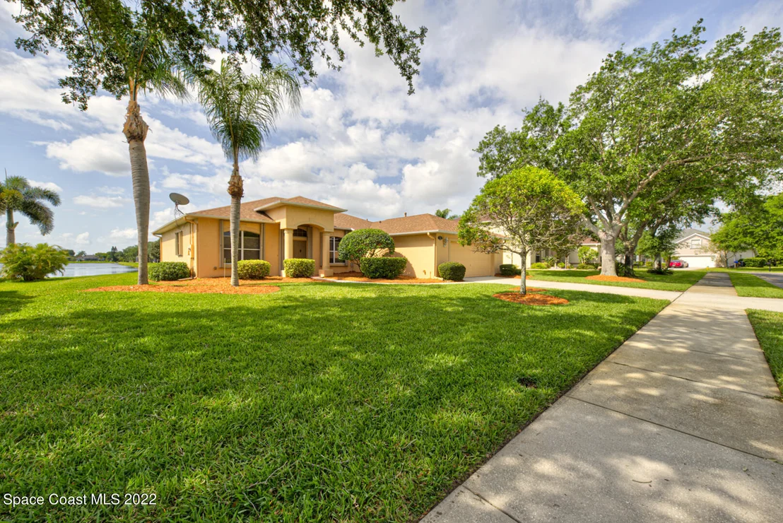Photo of 5948 Newbury Circle
