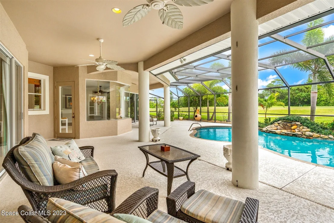 Photo of 915 Chatsworth Drive