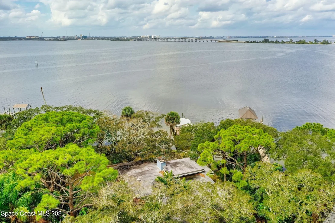 Photo of 1320 S Riverside Drive