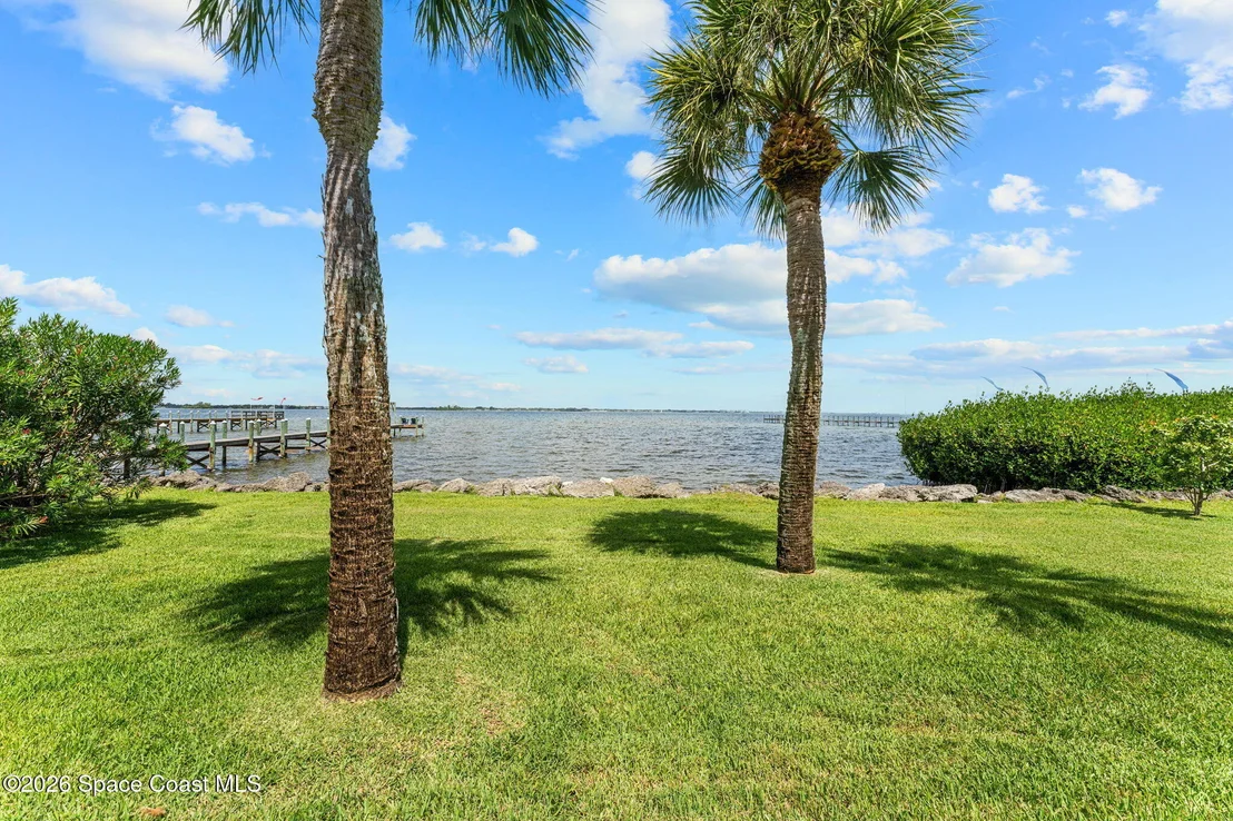 Photo of 327 Island Drive