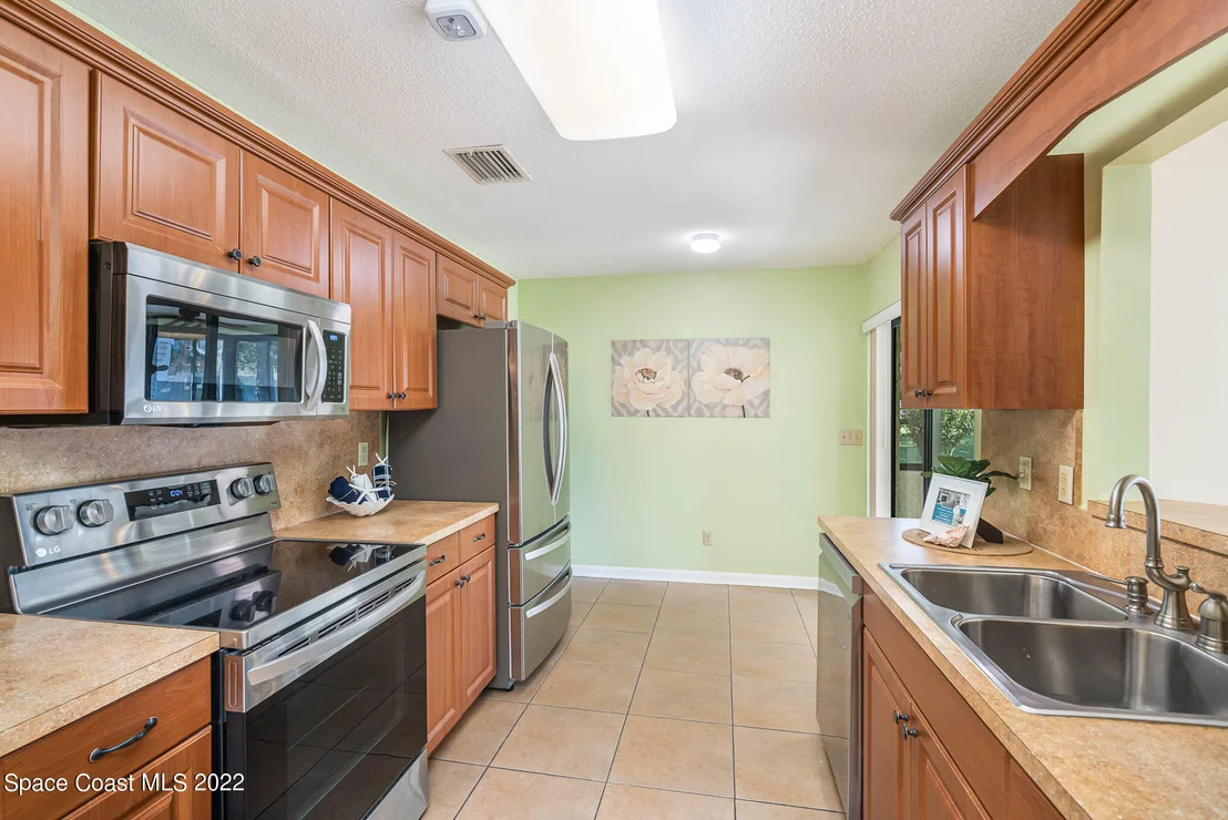 Photo of 1527 Eldron Boulevard SE