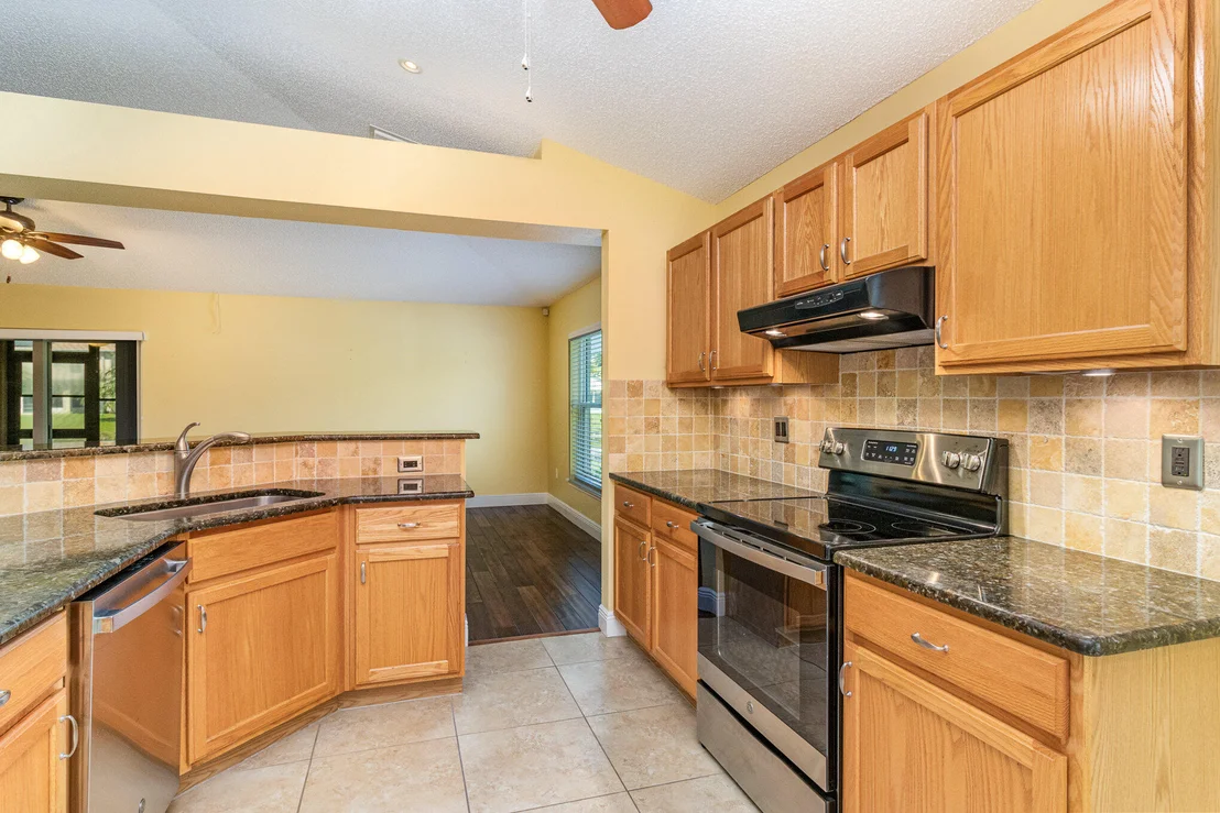 Photo of 1136 White Oak Circle