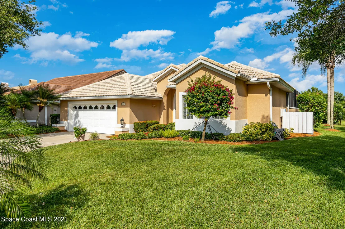 Photo of 920 Palm Brook Drive