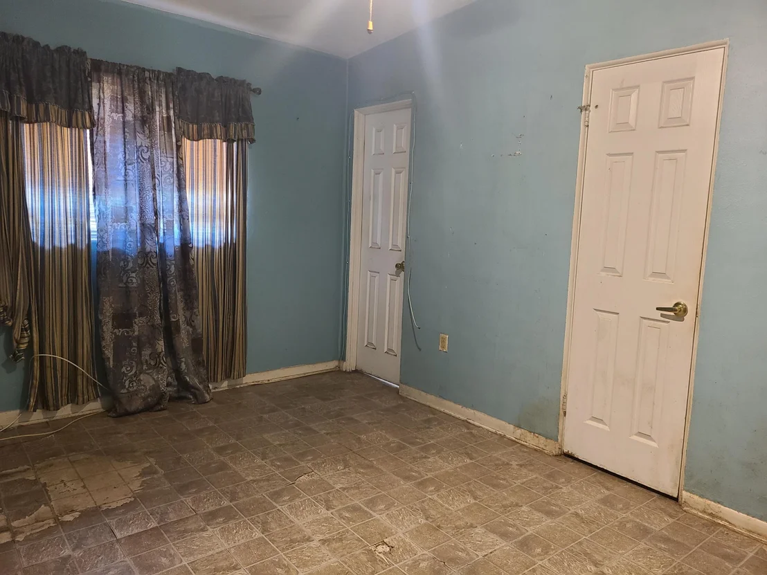 Photo of 819 W Highland Drive