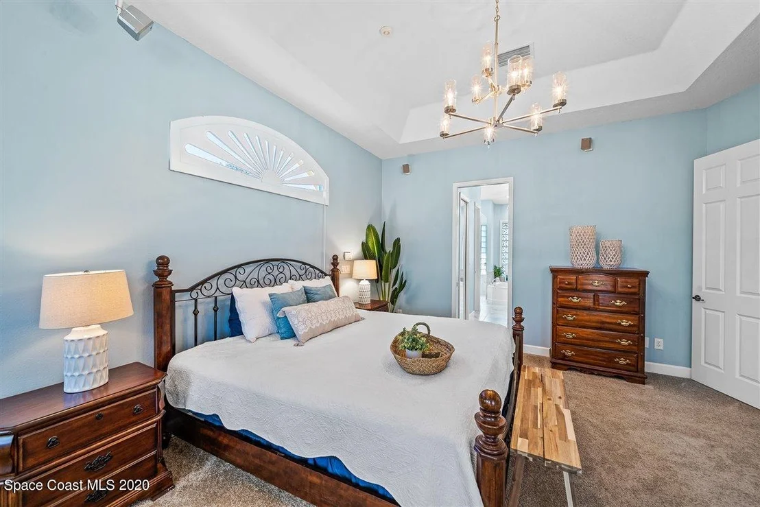 Photo of 925 Chatsworth Drive