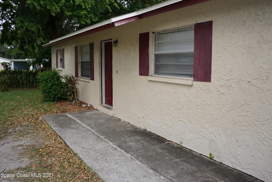 Photo of 1052 Bernice Road