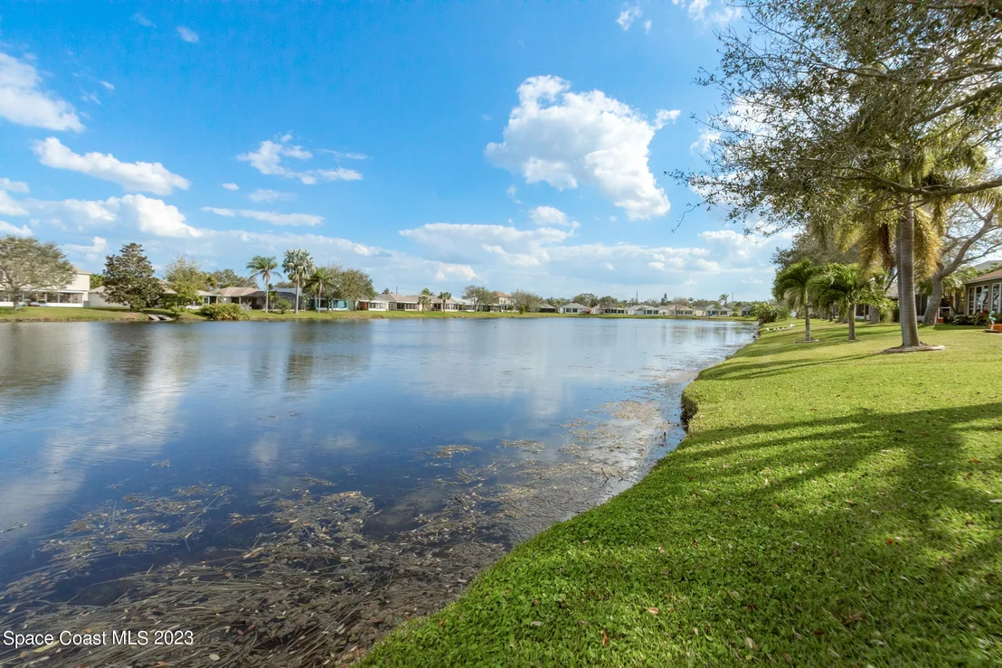 Photo of 1218 White Oak Circle
