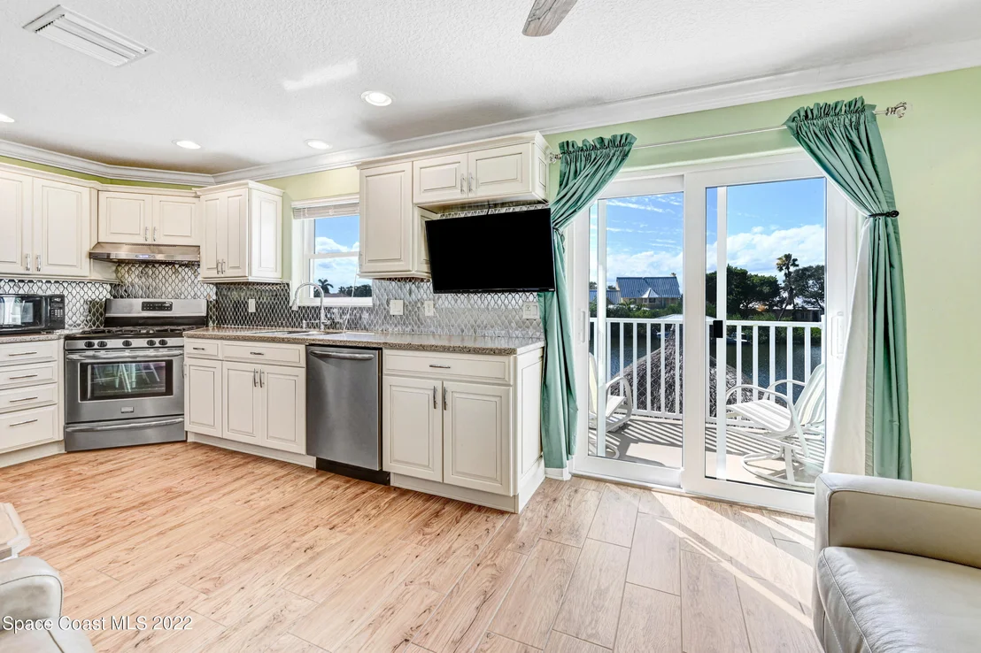Photo of 414 Thrush Drive