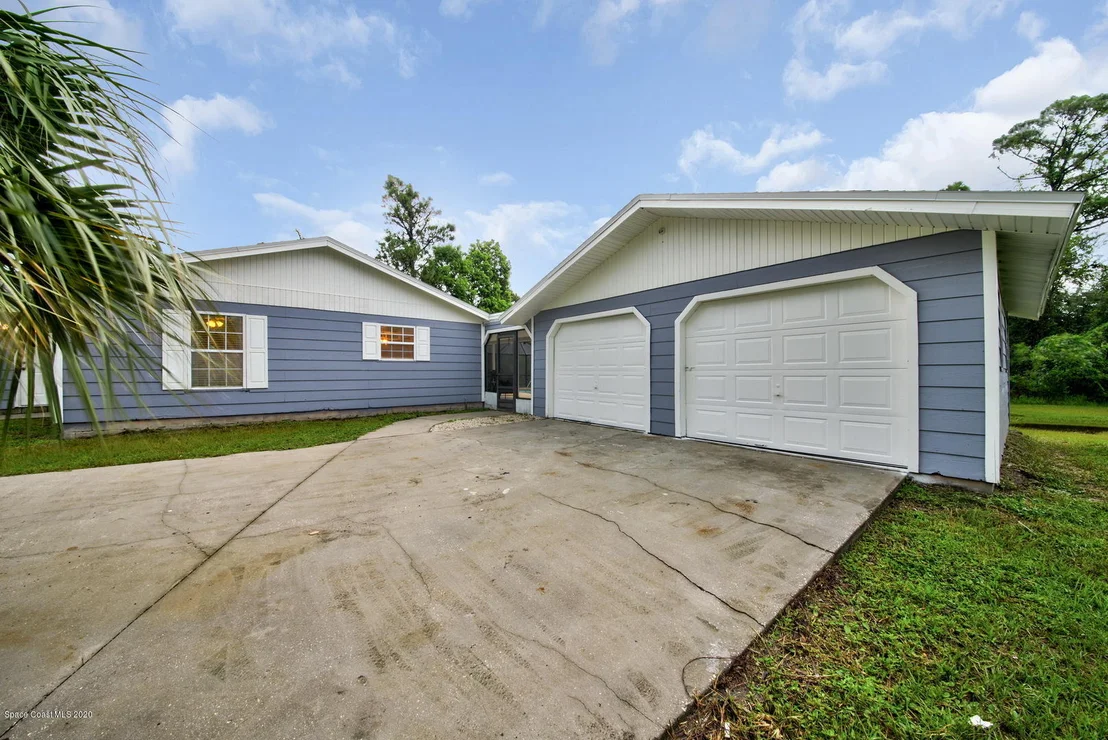 Photo of 4005 Alan Shepard Avenue