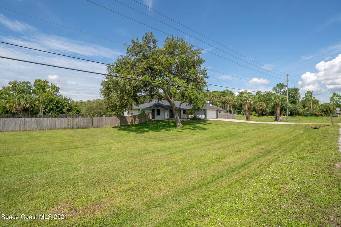 Photo of 4390 Alan Shepard Avenue