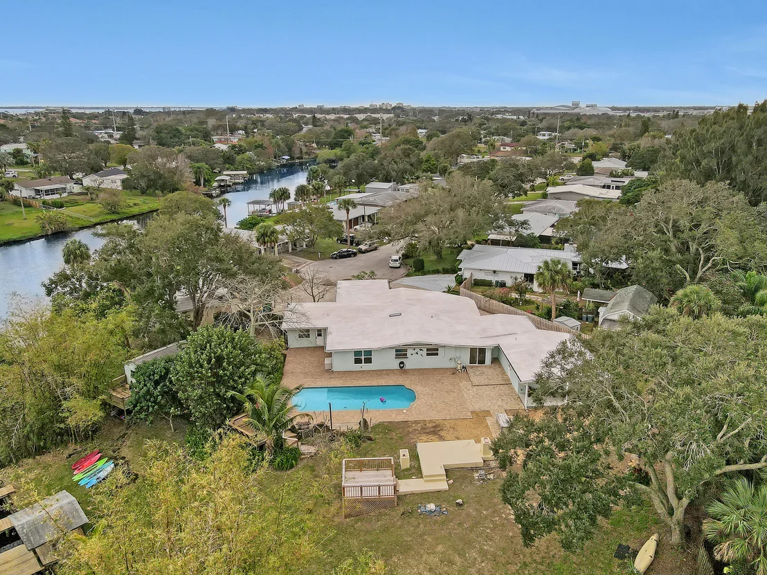 Photo of 592 Hillside Court