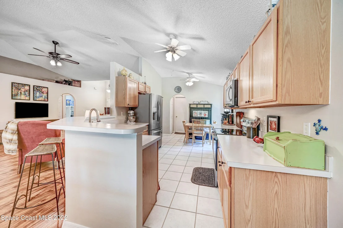 Photo of 1153 White Oak Circle