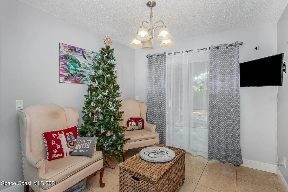 Photo of 1400 Eldron Boulevard SE