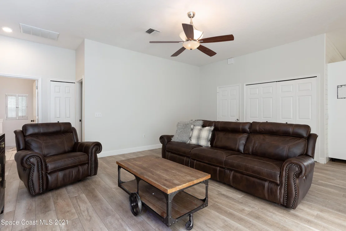 Photo of 2209 Royal Oaks Drive