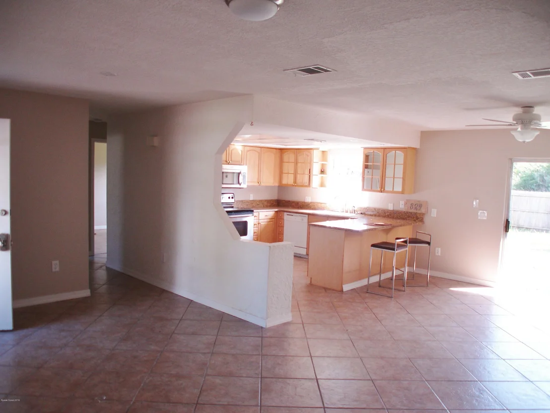Photo of 829 Westport Drive