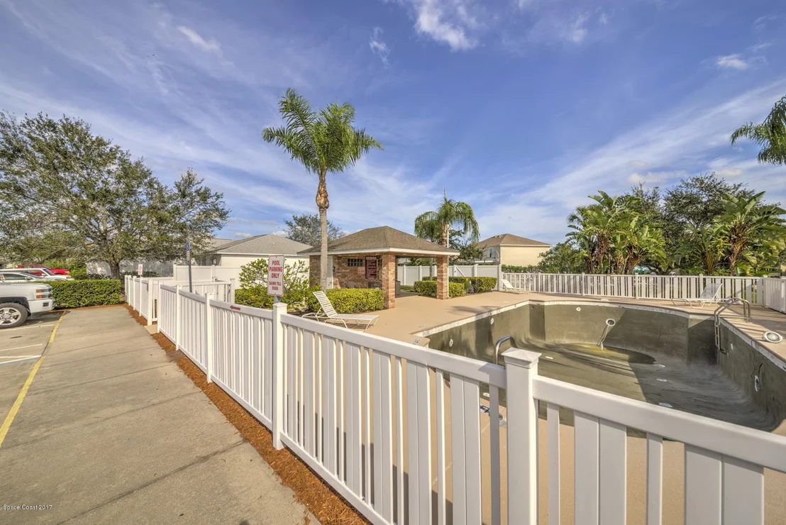 Photo of 1194 White Oak Circle