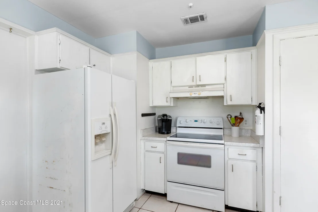 Photo of 859 Riviera Drive NE