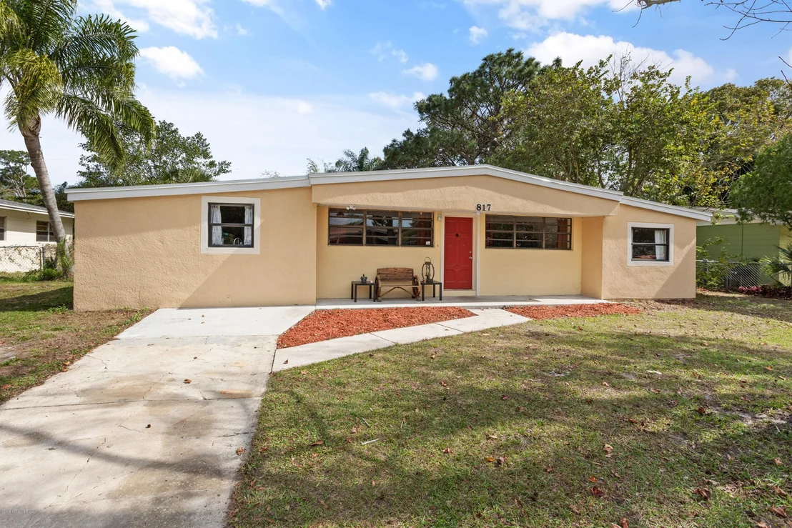 Photo of 817 Glenmore Circle