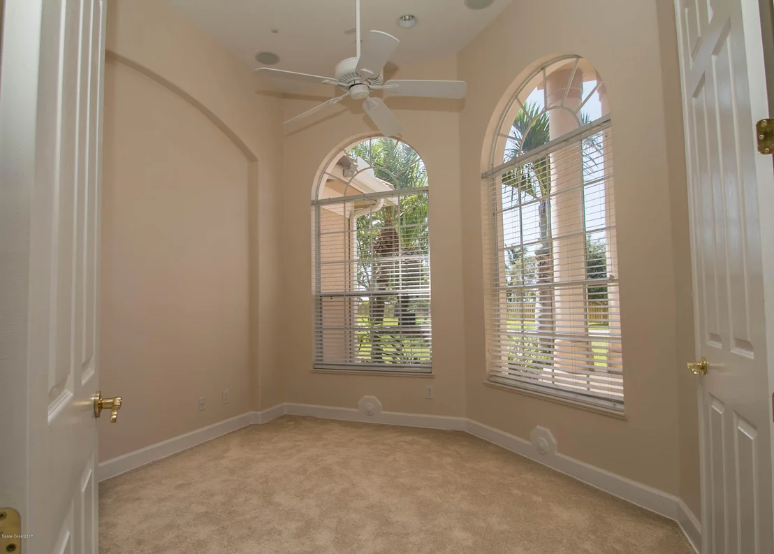 Photo of 282 Flanders Drive