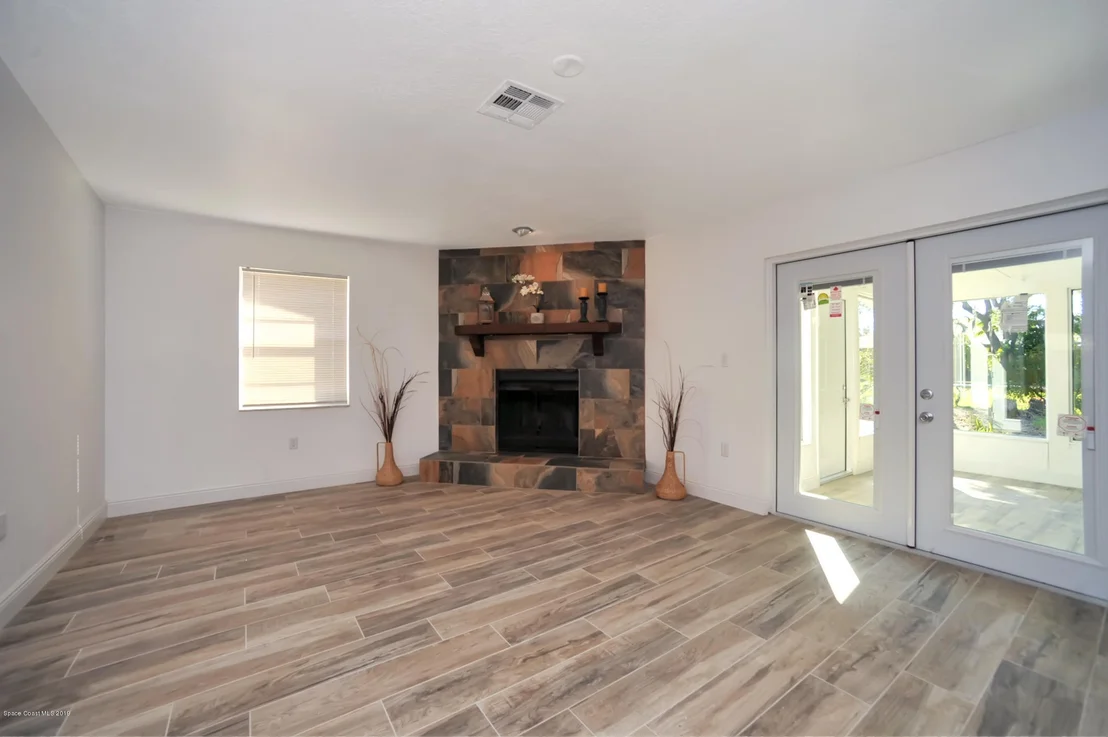 Photo of 1141 Fairlawn Drive