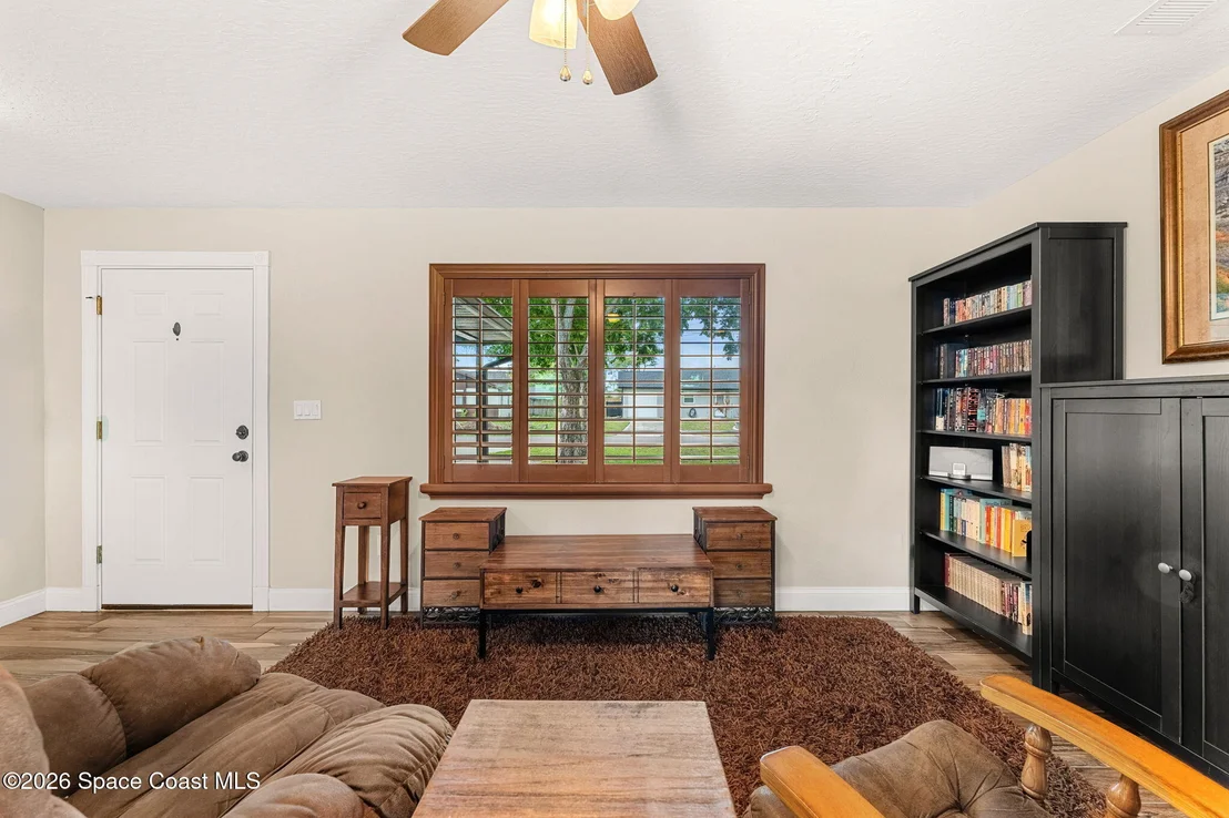 Photo of 5687 Holden Road