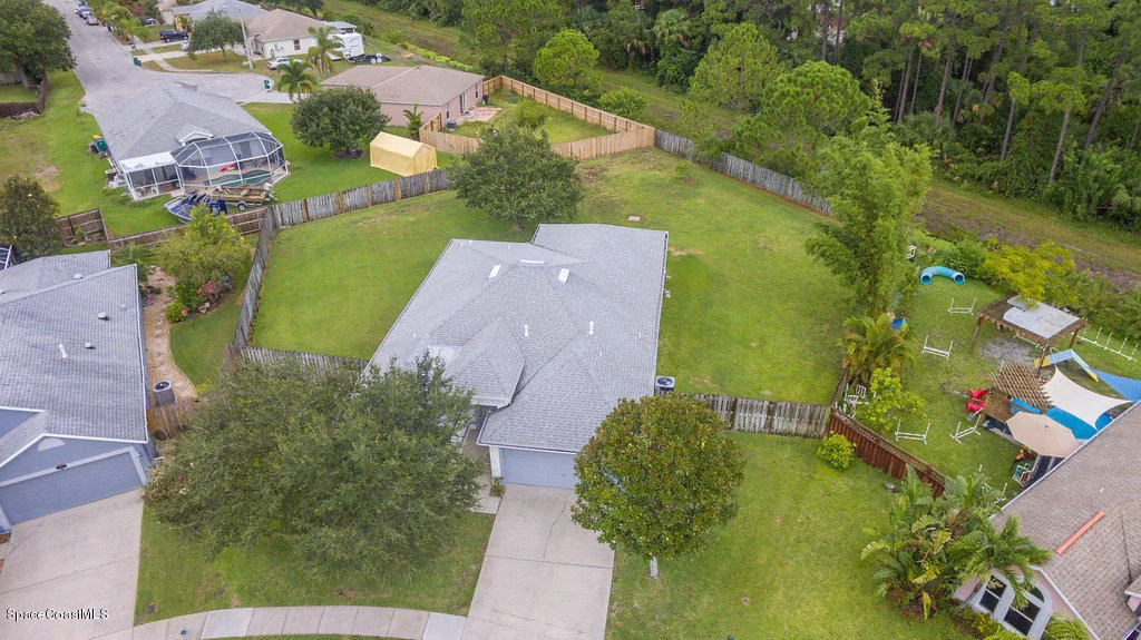 Photo of 1203 White Oak Circle