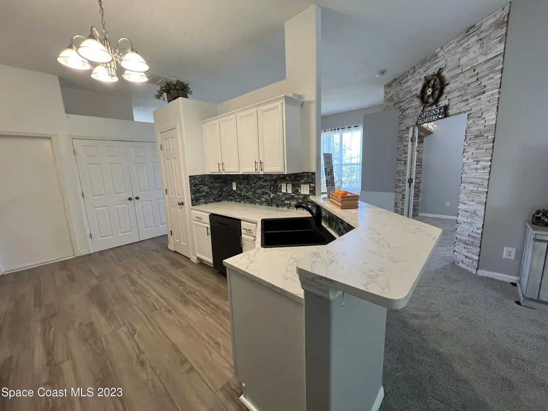 Photo of 852 Villa Drive