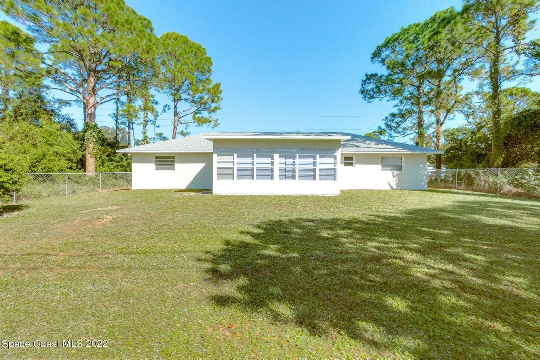 Photo of 1882 Pace Drive NW