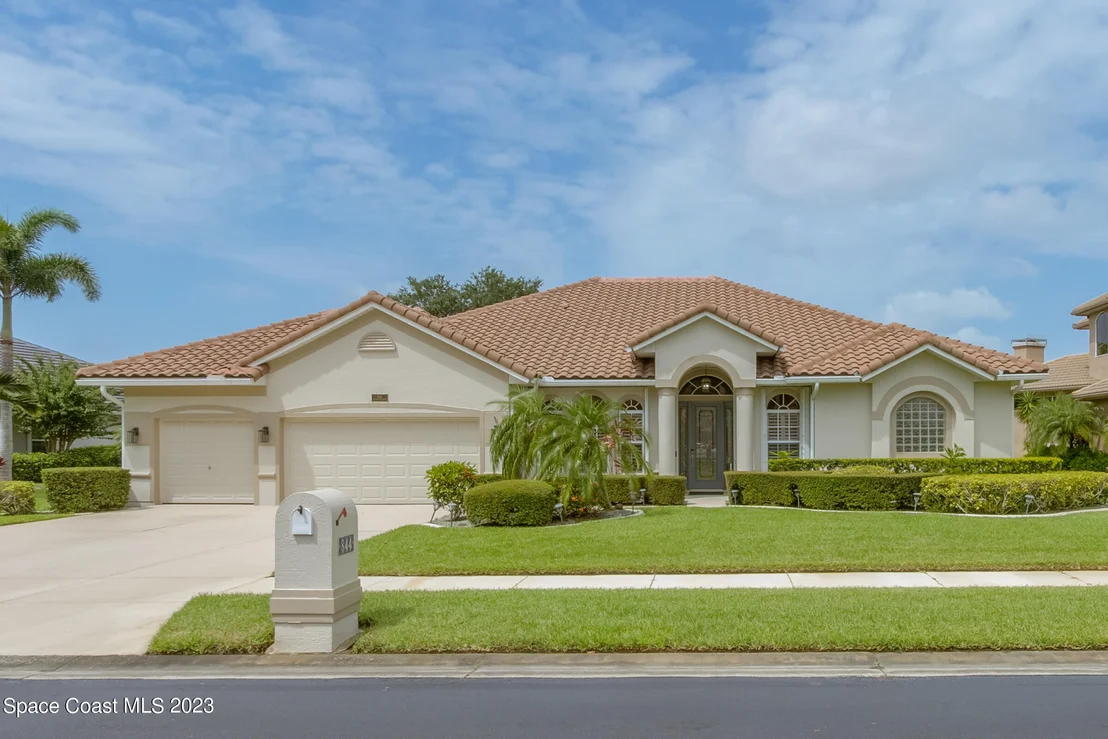 Photo of 844 Chatsworth Drive