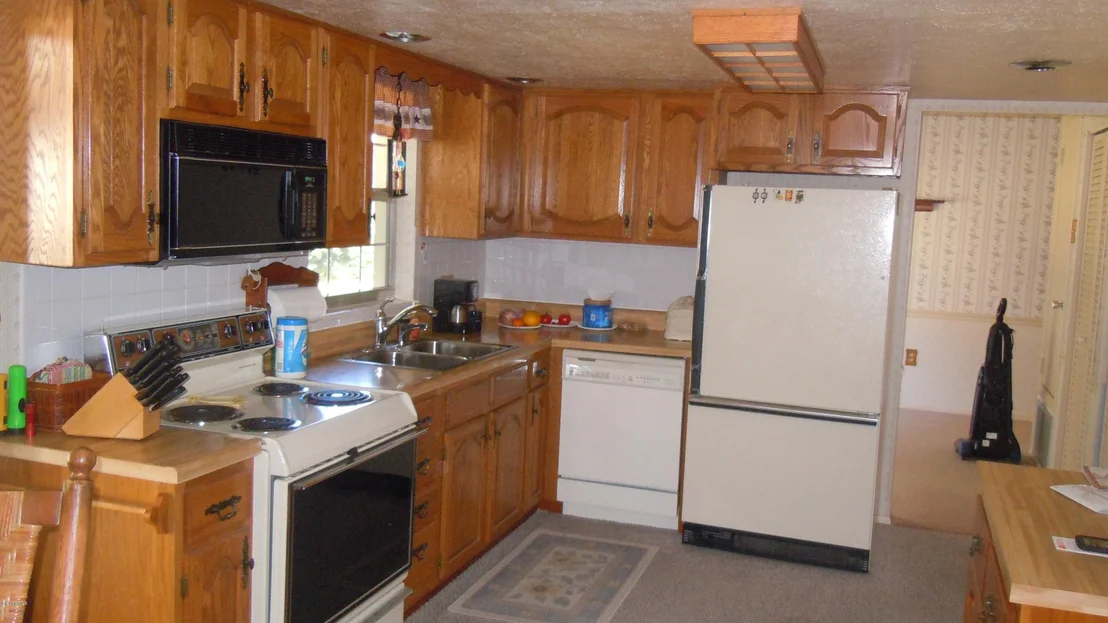 Photo of 910 Kings Post Road