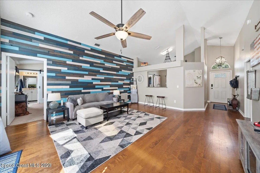 Photo of 914 Free Way