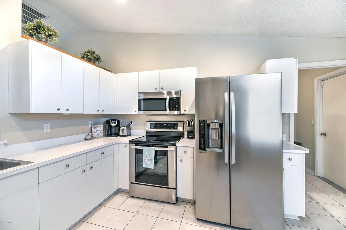 Photo of 977 Villa Drive