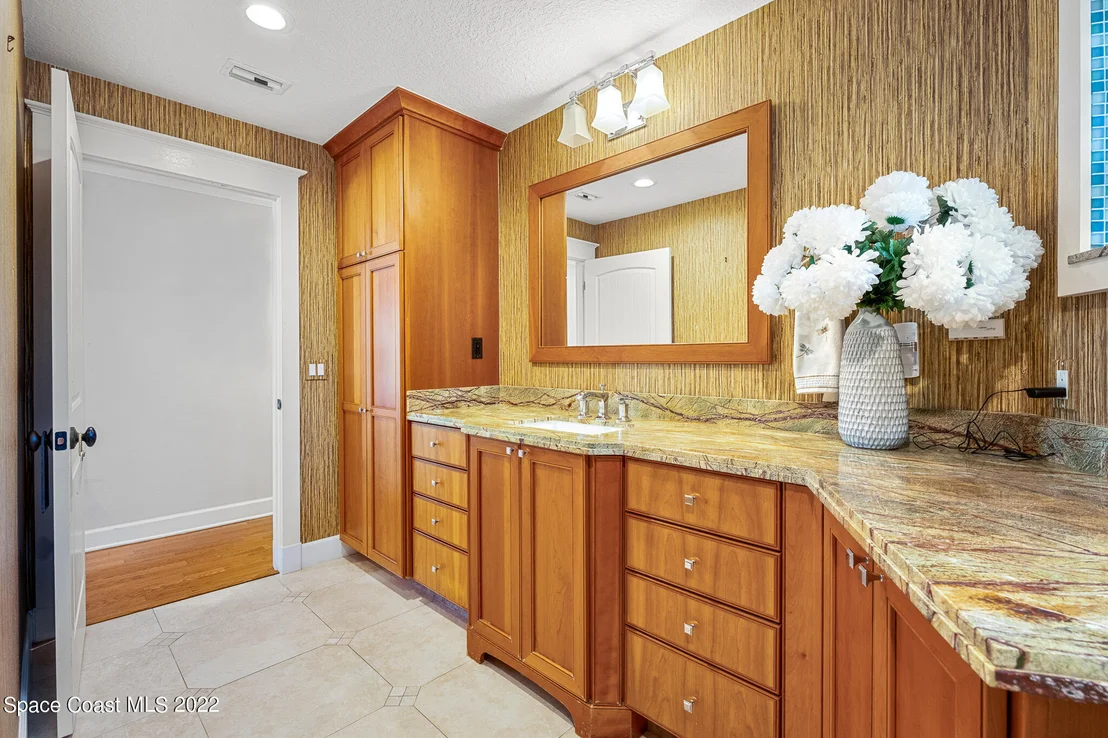 Photo of 437 River View Lane