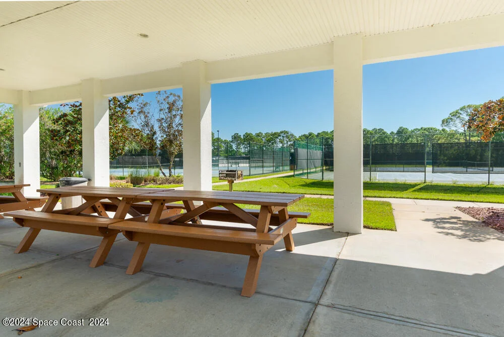 Photo of 2131 Windbrook Drive SE