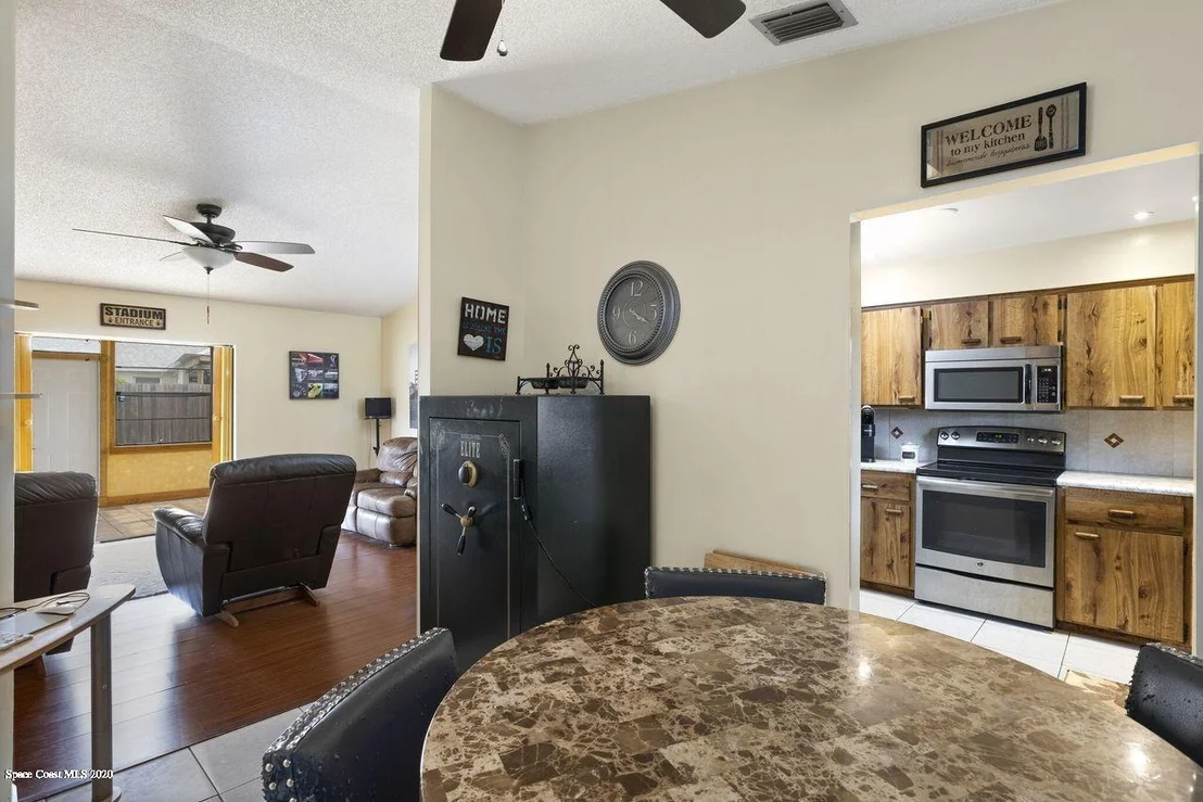 Photo of 823 Levitt Parkway