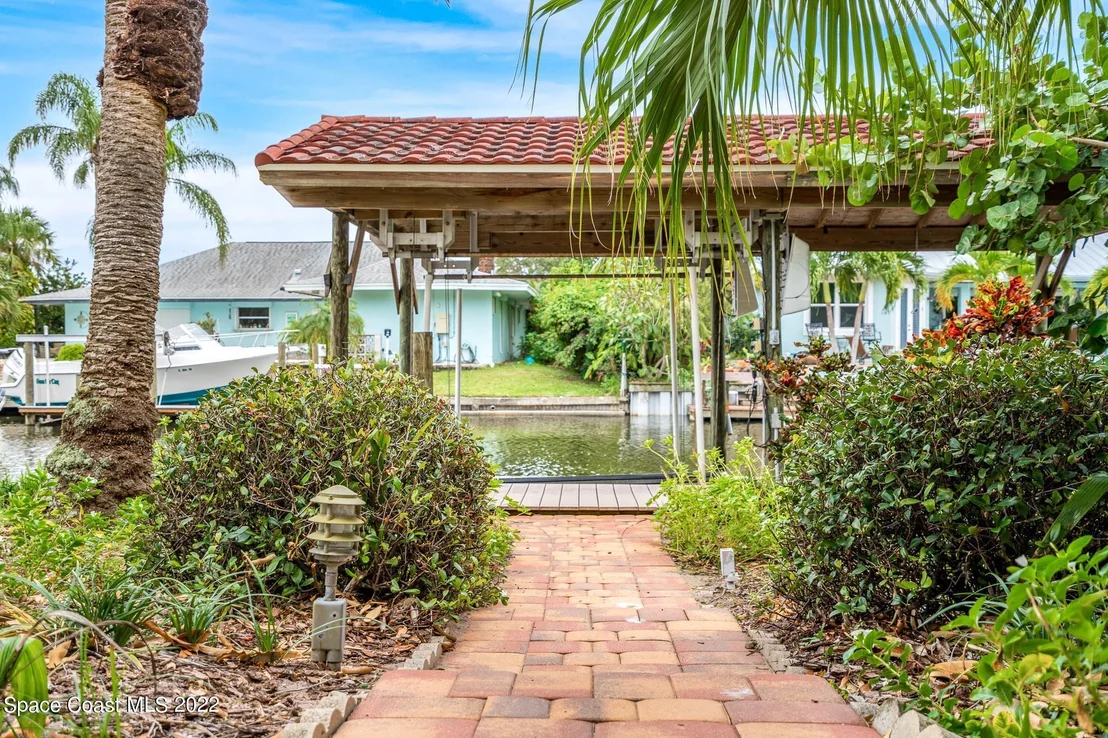 Photo of 442 Riverview Lane