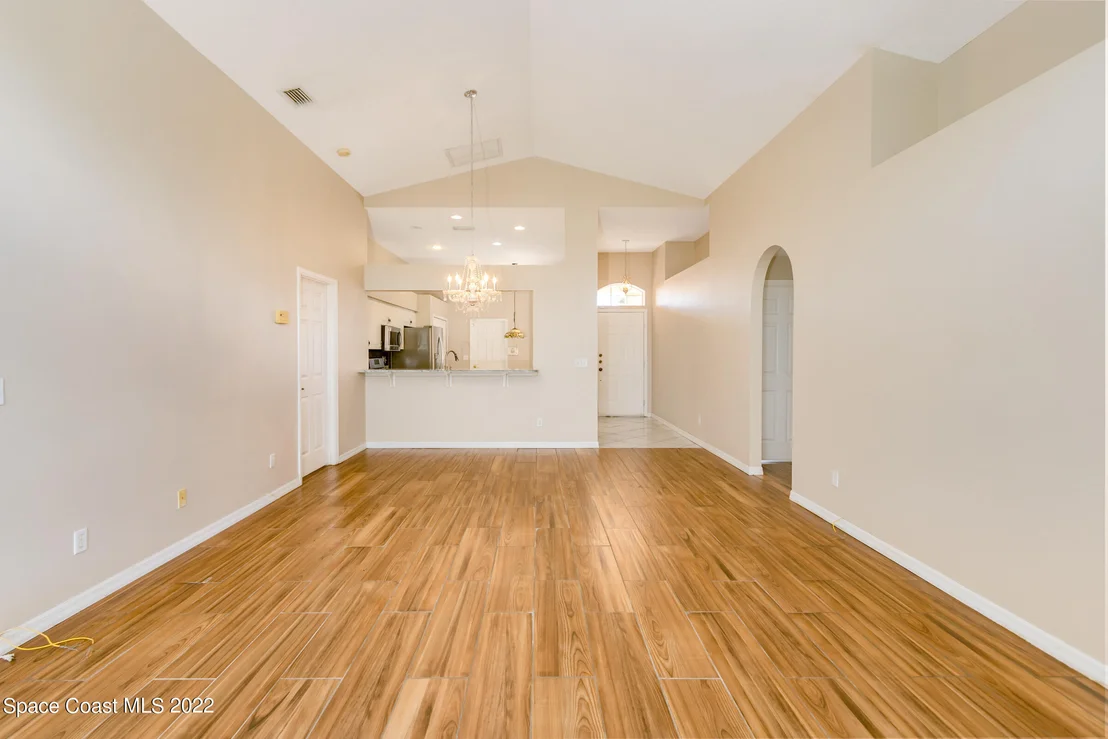 Photo of 1076 Pine Creek Circle NE