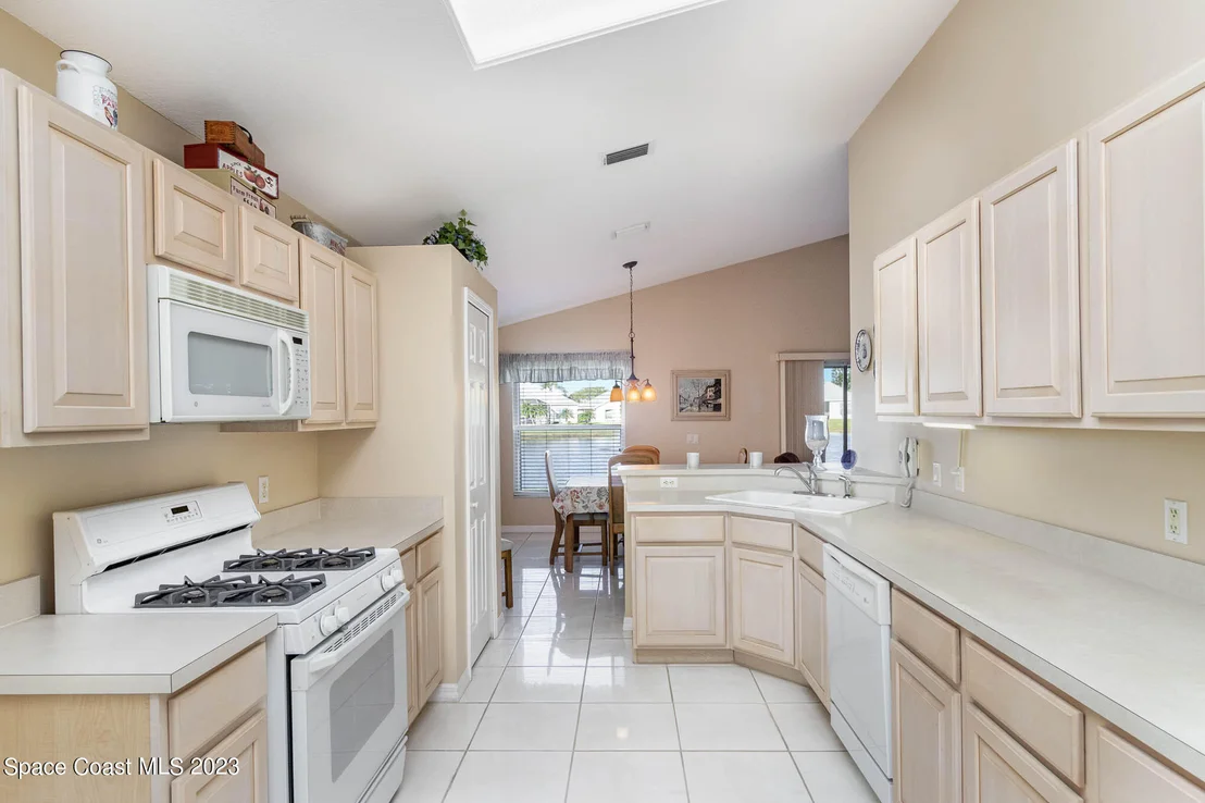 Photo of 2421 Addington Circle